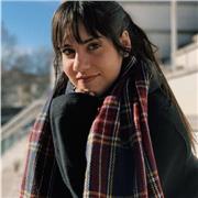 Soy una persona muy extrovertida Y sociable y por ello tengo mucha facilidad para entablar conversaciones con fluidez a y hacer que los alumnos no les cueste expresarme sus problemas a la hora de aprender. Daria clases a alumnos de 4 de ESO o a alumnos qu